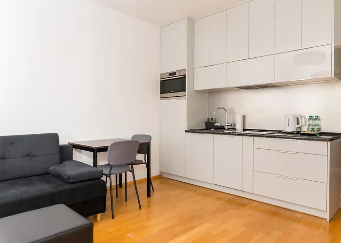 Apartment Namyslowska Cosy By Bookinghost